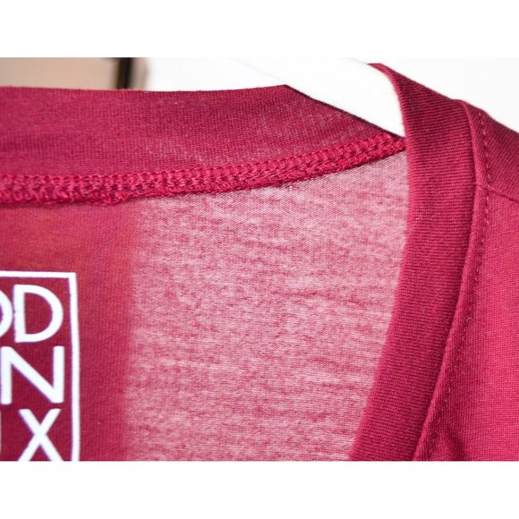 Modern Lux “NO DRAMA” Graphic V-Neck High Low Hem T-shirt Burgundy Size M - Picture 4 of 5